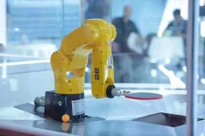 北京國企亮相機(jī)器人大會，以顛球、釀酒、造家電展現(xiàn)智能機(jī)器人研發(fā)實力